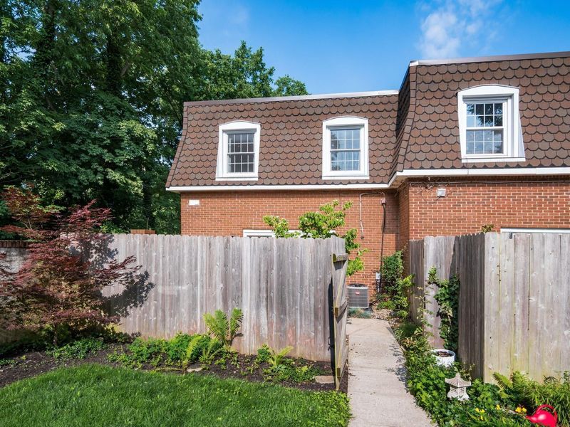 2840 Chateau Circle S, Unit 28, Columbus, OH 43221 Photo 40