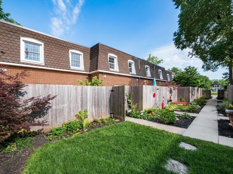 2840 Chateau Circle S, Unit 28, Columbus, OH 43221 Photo 41