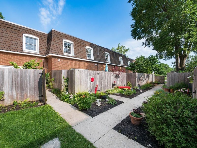 2840 Chateau Circle S, Unit 28, Columbus, OH 43221 Photo 42