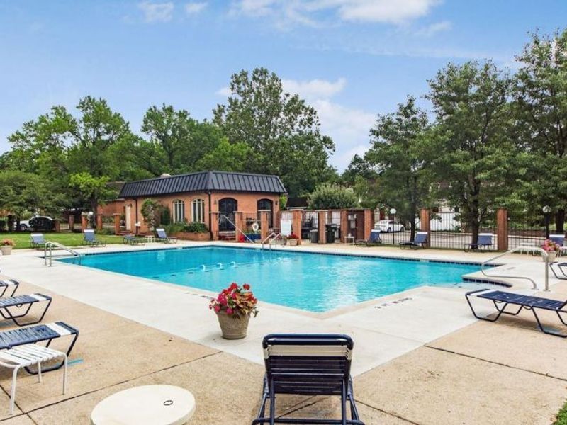 2840 Chateau Circle S, Unit 28, Columbus, OH 43221 Photo 48