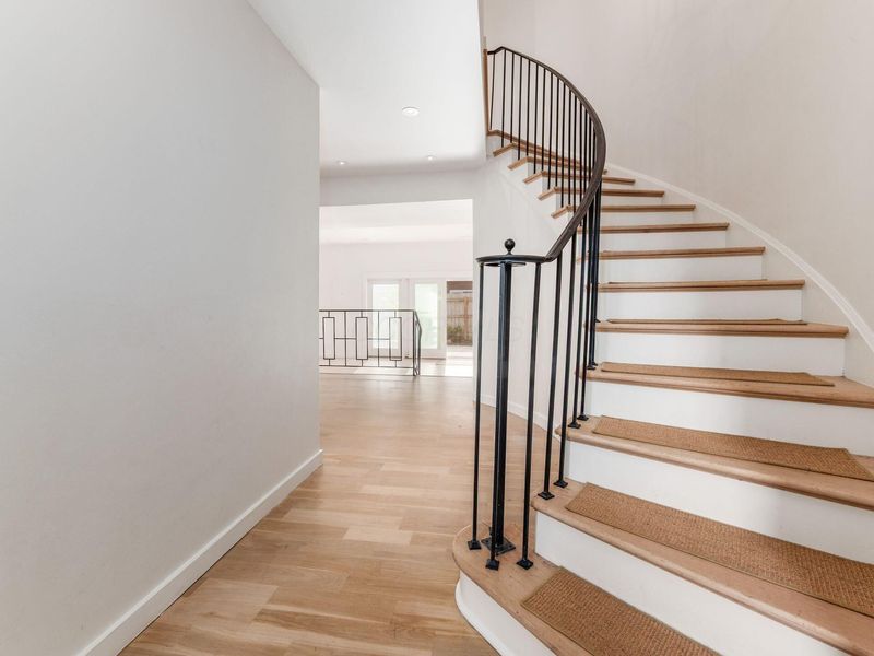 2840 Chateau Circle S, Unit 28, Columbus, OH 43221 Photo 5
