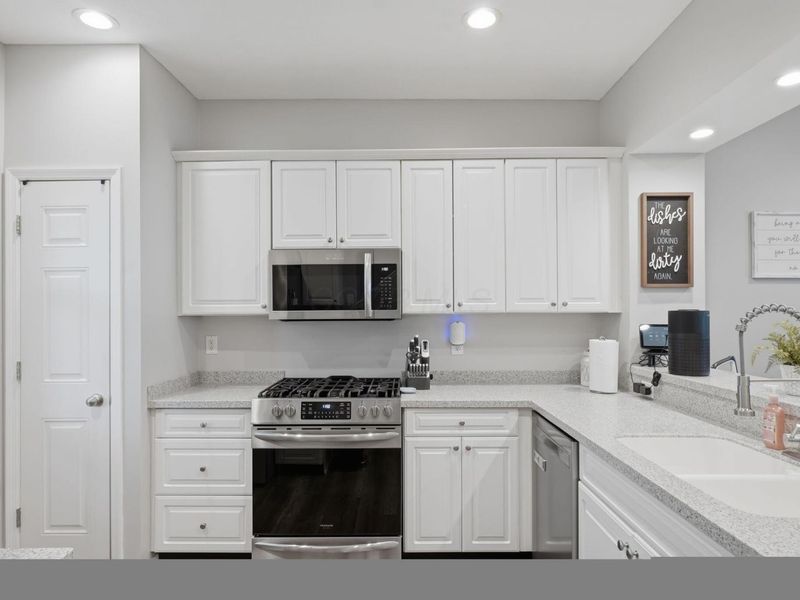 4384 Grand Crossing Boulevard, Unit 6, Grove City, OH 43123 Photo 12