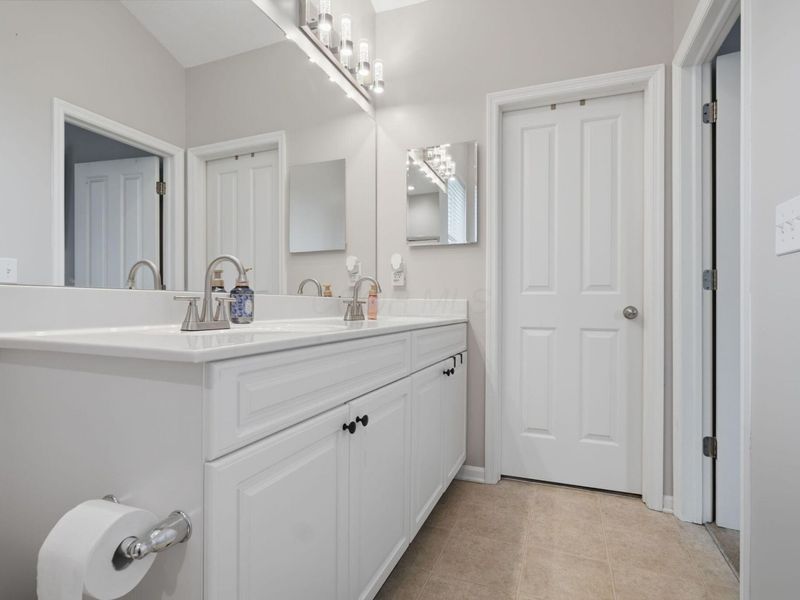 4384 Grand Crossing Boulevard, Unit 6, Grove City, OH 43123 Photo 20