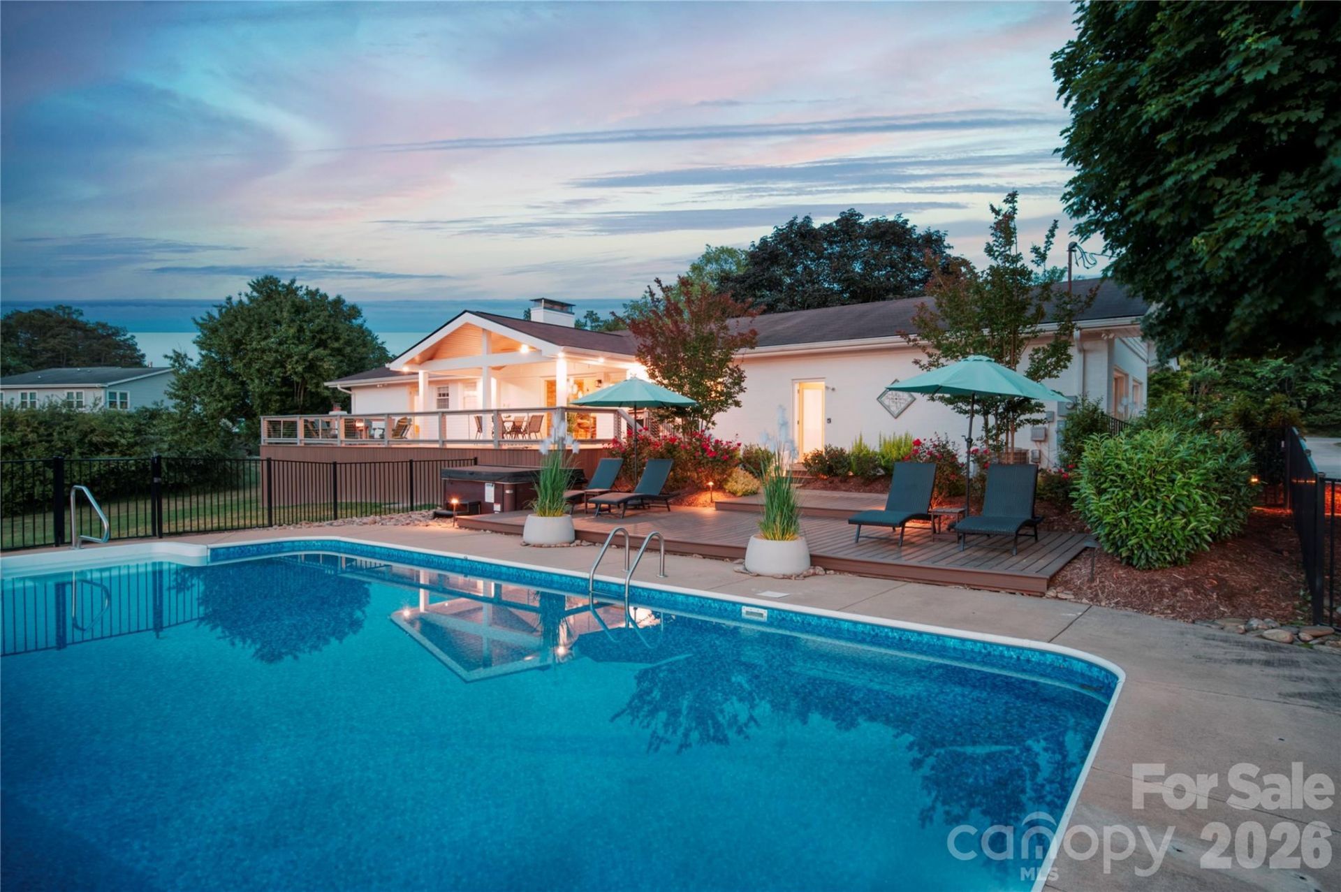 134 W Oakview Road , Asheville, NC 28806