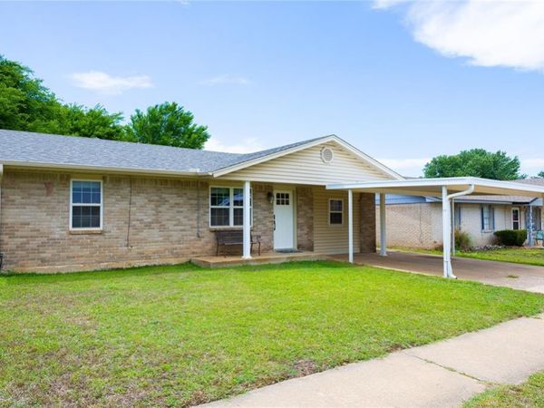 629 S Highland Drive, Mustang, OK 73064