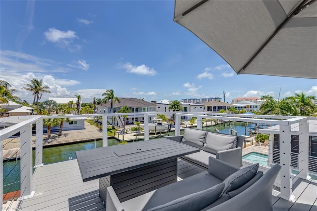 370 Bayland Rd , Fort Myers Beach, FL 33931 Photo