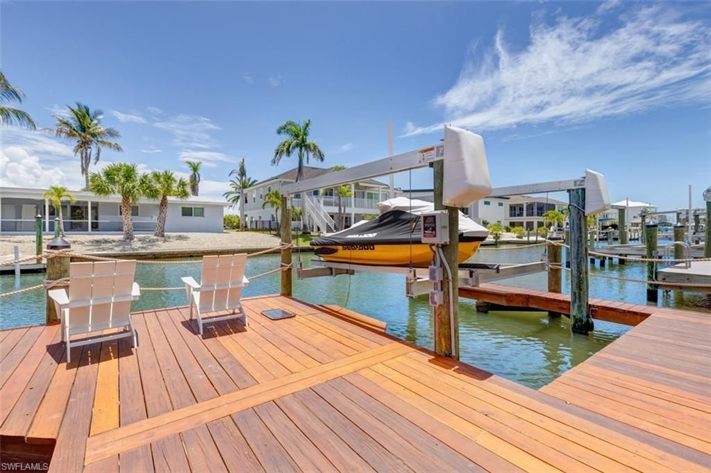 370 Bayland Rd , Fort Myers Beach, FL 33931 Photo