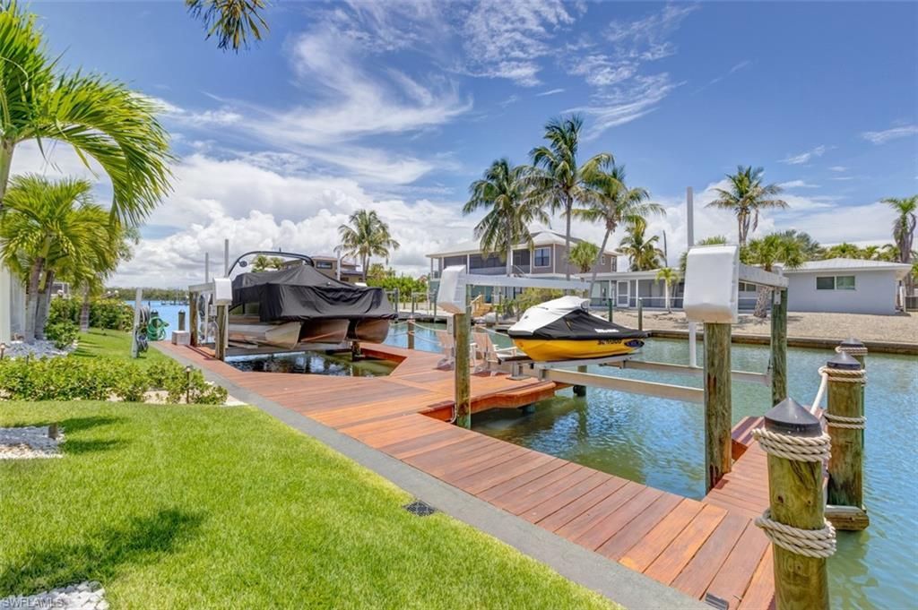 370 Bayland Rd , Fort Myers Beach, FL 33931 Photo