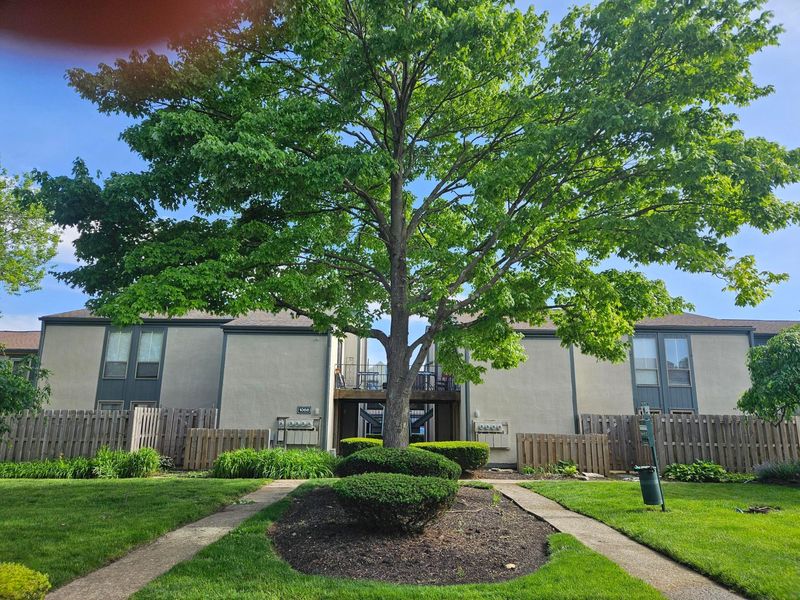1088 S Merrimar Circle S, Unit # C, Columbus, OH 43220 Photo 3