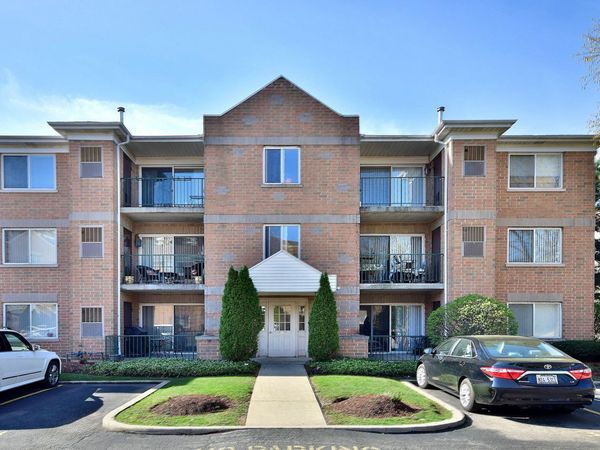 5351 N East River Road , Unit 203, Chicago, IL 60656