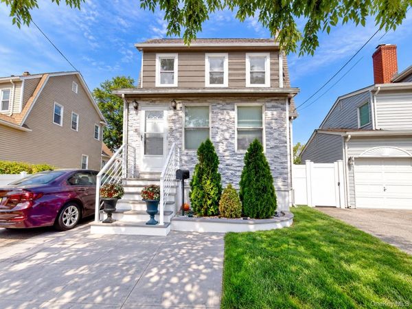 29 Cambridge Street, Valley Stream, NY 11581