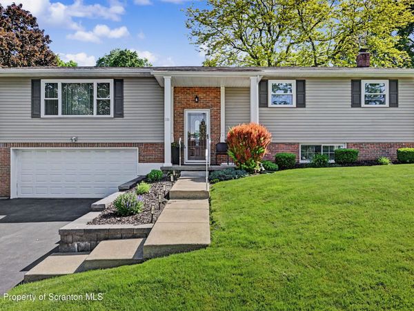 100 Carriage Lane , South Abington Twp, PA 18411