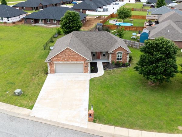 1611 St Joseph Drive , Grove, OK 74344