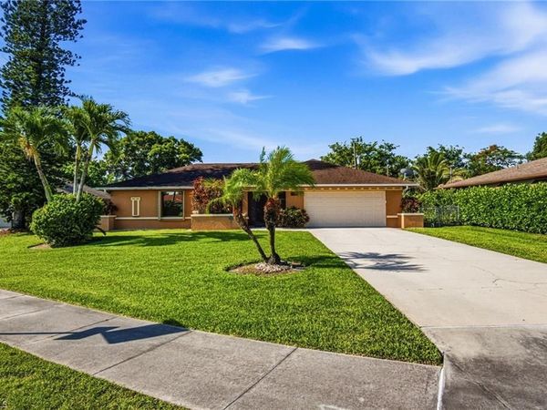 9792 Kentucky ST , BONITA SPRINGS, FL 34135