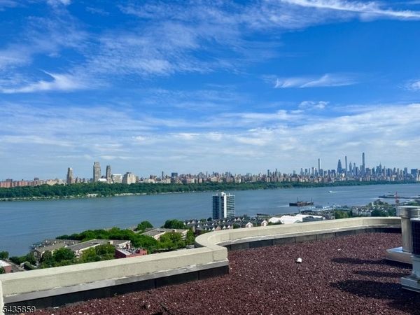 100 Carlyle Drive. N05J, Cliffside Park, NJ 07010