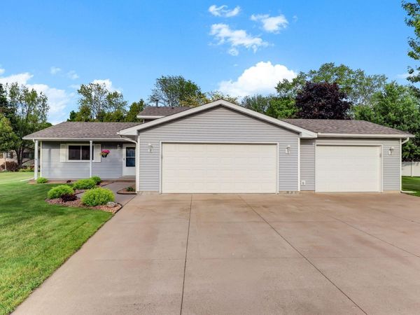 31115 Olinda Trail , Lindstrom, MN 55045