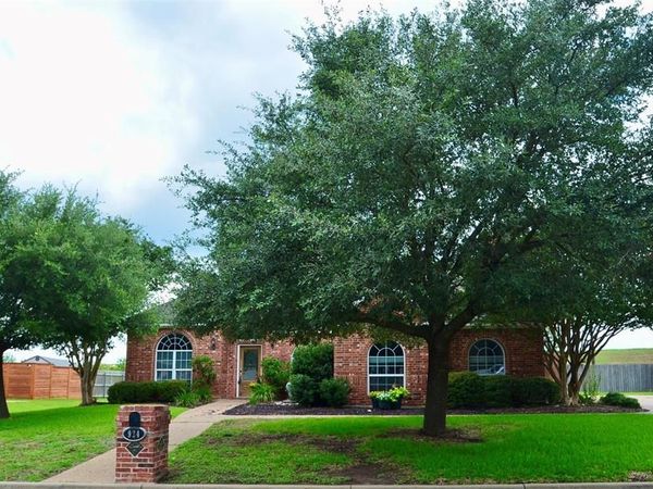 924 Lands End Cove , Hewitt, TX 76643
