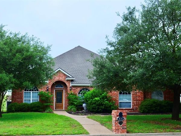 924 Lands End Cove , Hewitt, TX 76643