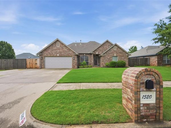 1520 W Diamond Way, Mustang, OK 73064