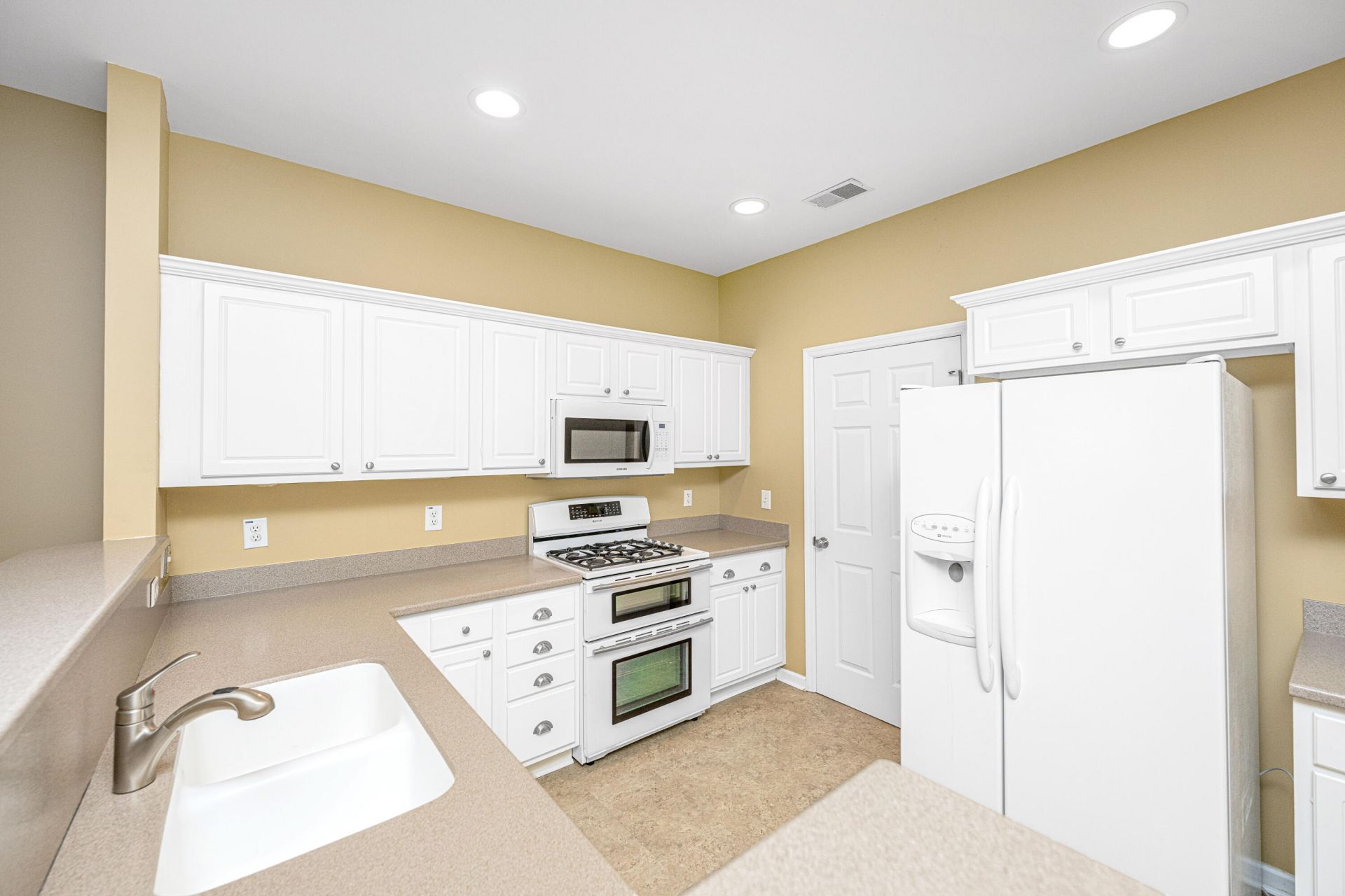 1126 Santa Elena Way Photo 10