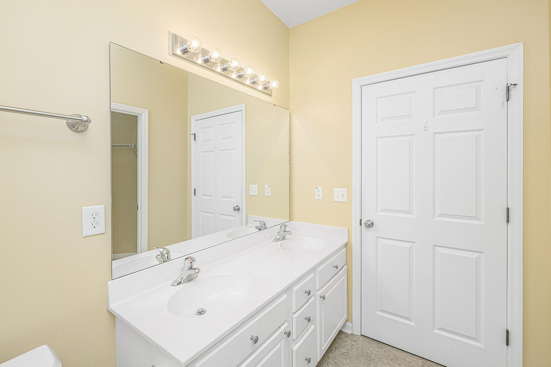 1126 Santa Elena Way Photo 19