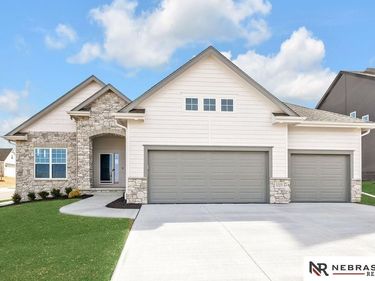 21351 Elk Ridge Circle, Papillion, NE 68046