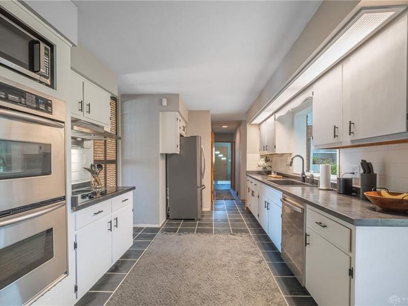 216 Mar Ken Drive, Dayton, OH 45405 Photo 9