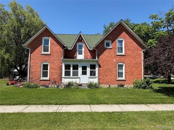 208 E Mill Street , Capac Vlg, MI 48014