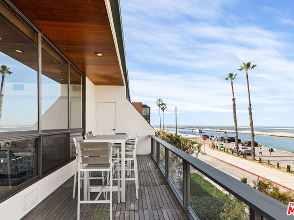 6209 Pacific Avenue, Unit 201, Playa Del Rey, CA 90293