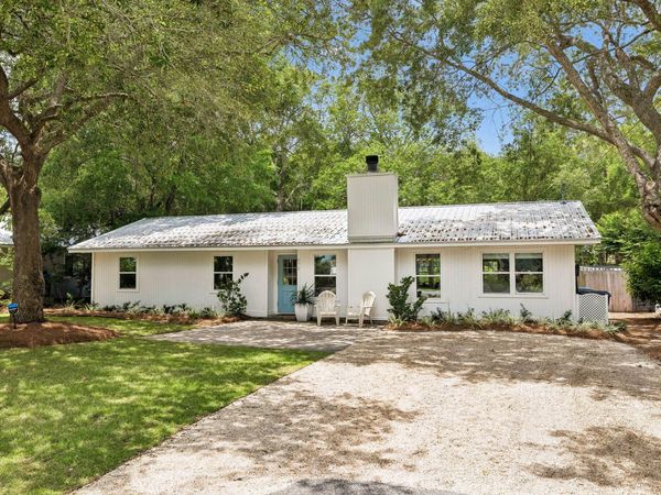 573 Ricker Avenue, Point Washington, FL 32459