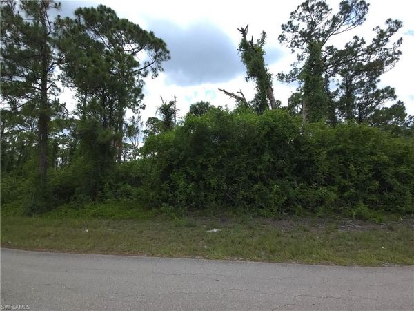 566 Parker AVE S, LEHIGH ACRES, FL 33974