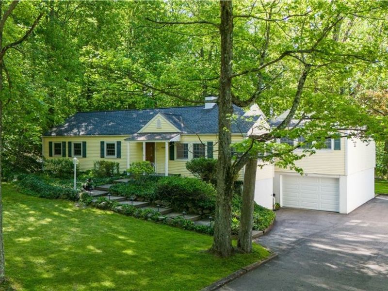 8253 Summit Drive , Chagrin Falls, OH 44023 Photo 1