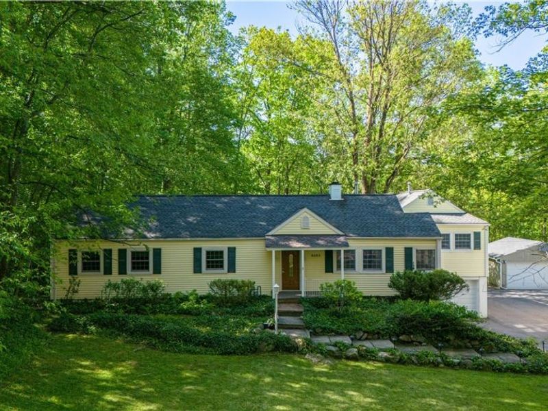 8253 Summit Drive , Chagrin Falls, OH 44023 Photo 2