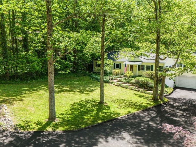 8253 Summit Drive , Chagrin Falls, OH 44023 Photo 4