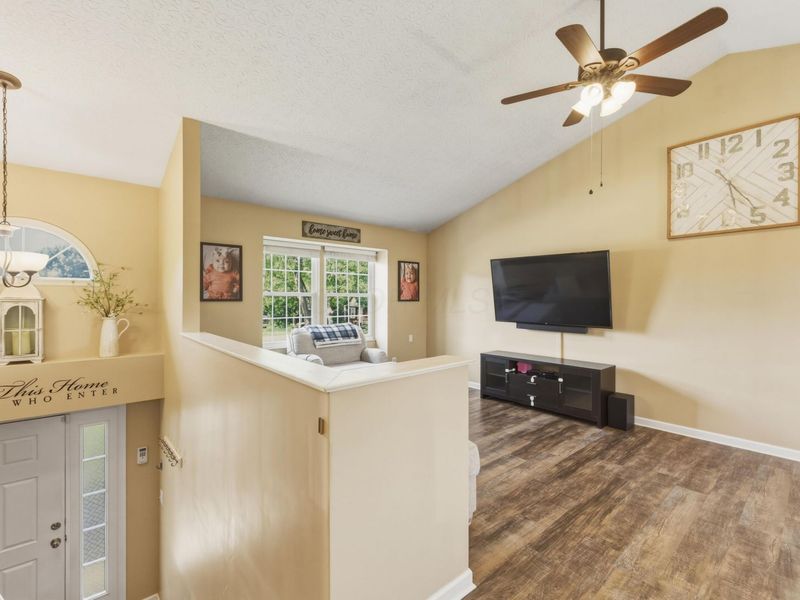 5593 Reebok Drive , Hilliard, OH 43026 Photo 9