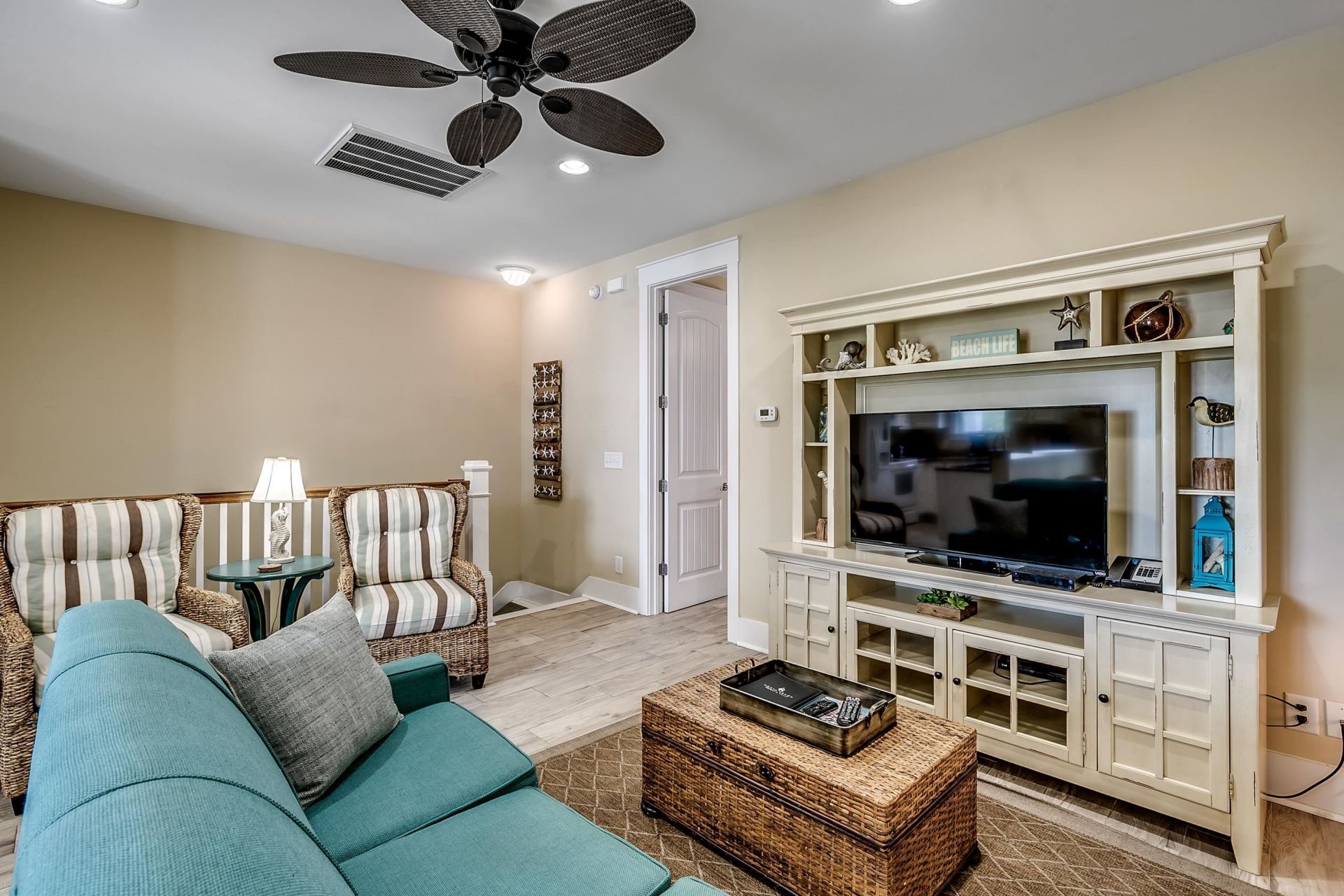4914 Cinzia Ln. Photo 8