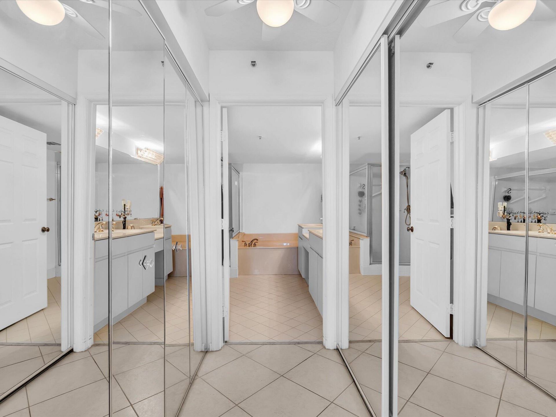 12511 Imperial Isle Drive, Unit 402, Boynton Beach, FL 33437 Photo