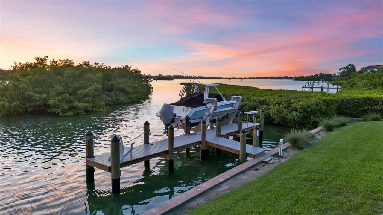 612 Laurel Road W, Nokomis, FL 34275 Photo