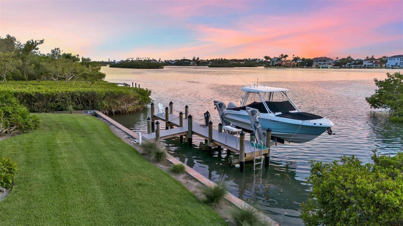 612 Laurel Road W, Nokomis, FL 34275 Photo