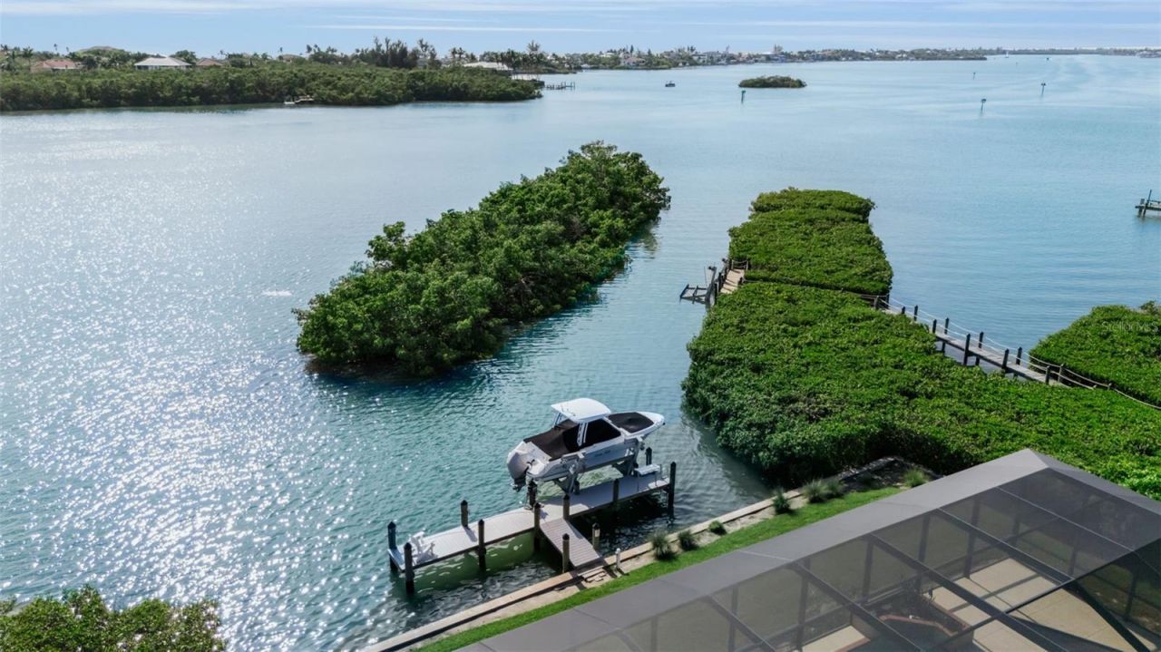 612 Laurel Road W, Nokomis, FL 34275 Photo