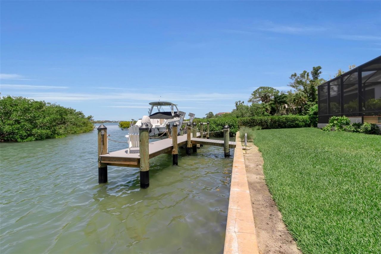612 Laurel Road W, Nokomis, FL 34275 Photo