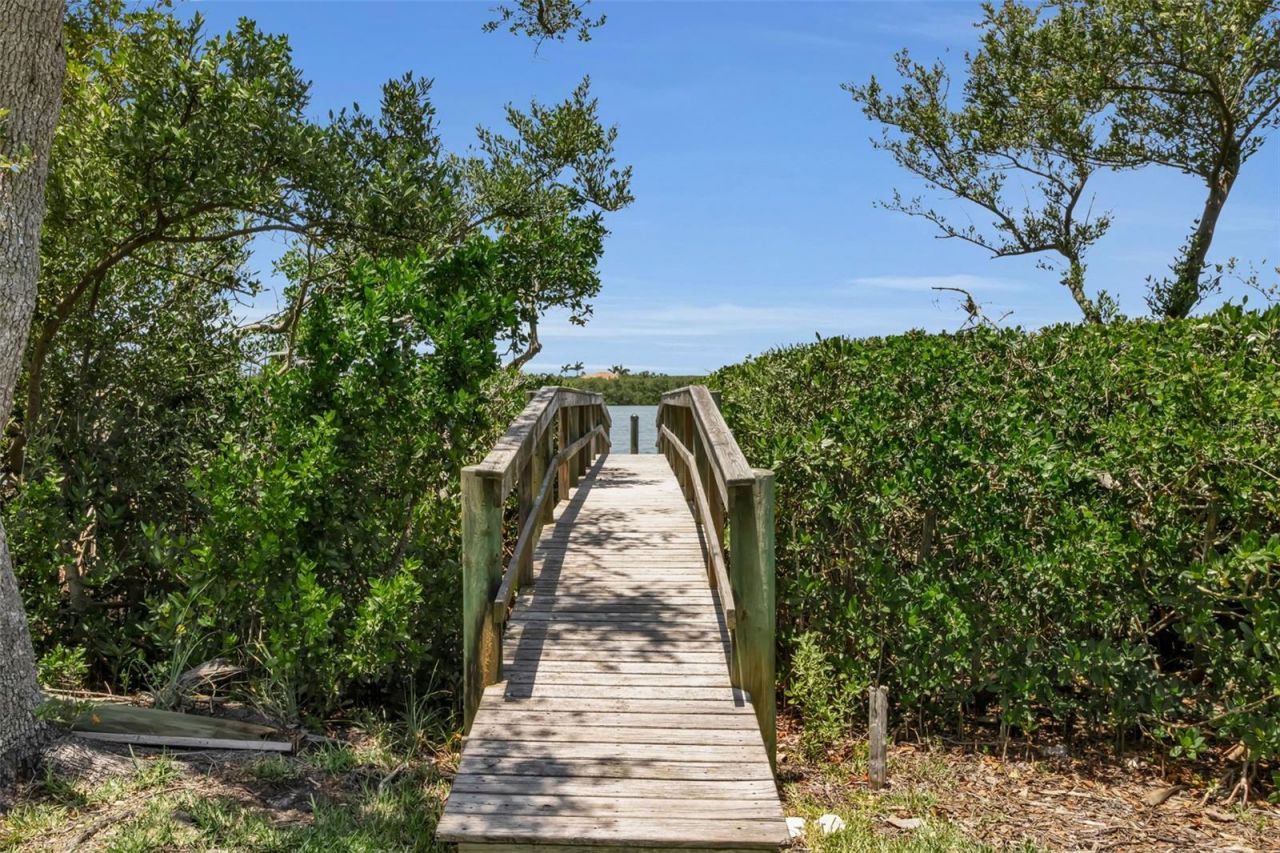 612 Laurel Road W, Nokomis, FL 34275 Photo