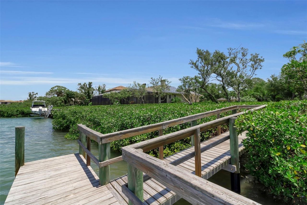 612 Laurel Road W, Nokomis, FL 34275 Photo