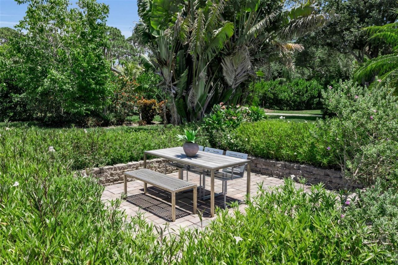 612 Laurel Road W, Nokomis, FL 34275 Photo