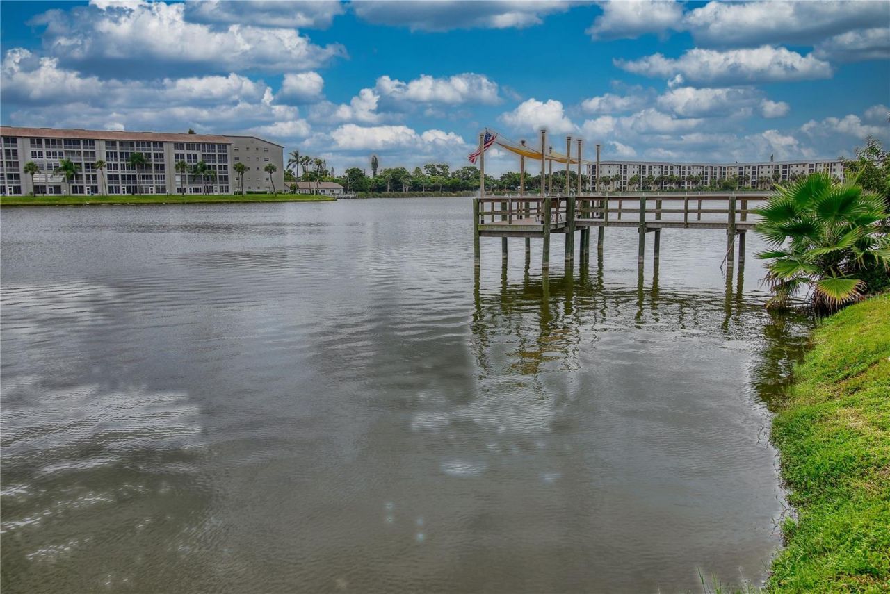 3658 Lake Bayshore Drive , Unit 320, Bradenton, FL 34205 Photo