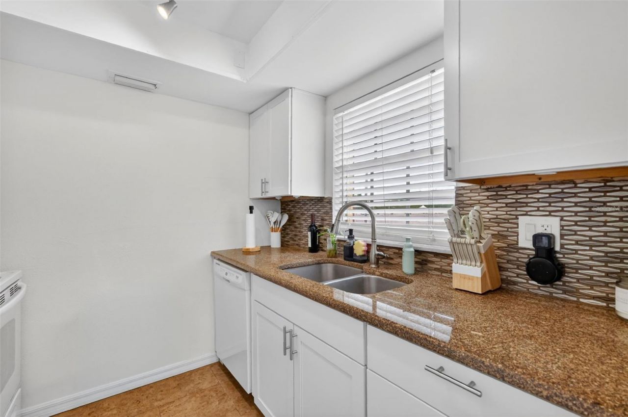 1112 W Main Street , Unit E7, Leesburg, FL 34748 Photo