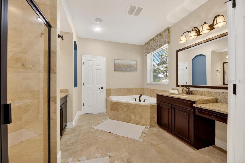 1823 Bella Casa Court, Tampa, FL 33618 Photo