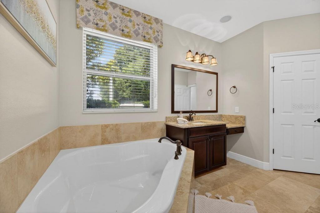 1823 Bella Casa Court, Tampa, FL 33618 Photo