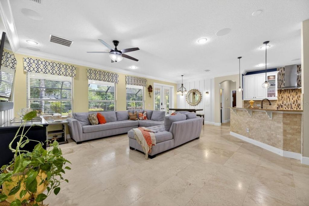 1823 Bella Casa Court, Tampa, FL 33618 Photo