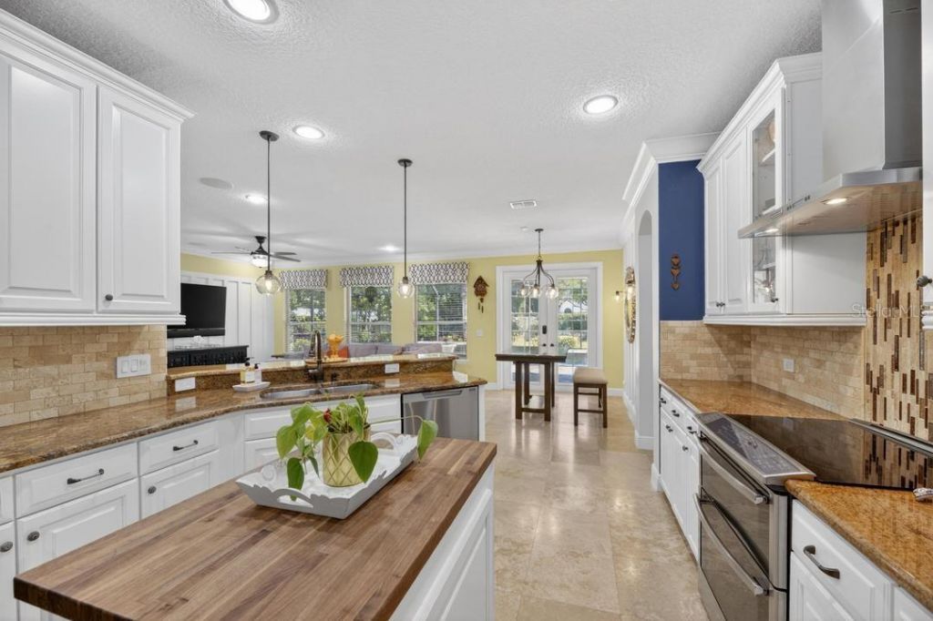 1823 Bella Casa Court, Tampa, FL 33618 Photo